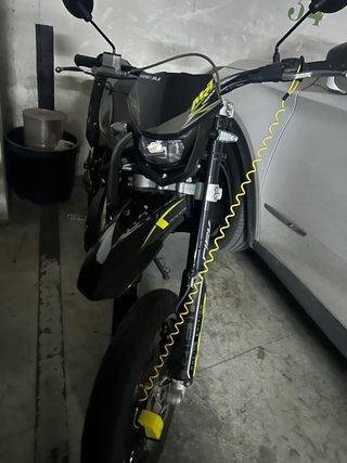 MOTO NUEVA Rieju MRT 50 Trophy Negra y Amarilla