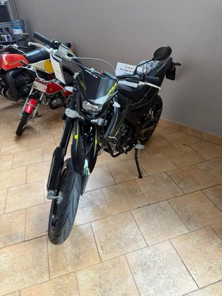 MOTO NUEVA Rieju MRT 50 Trophy Negra y Amarilla