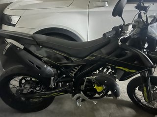 MOTO NUEVA Rieju MRT 50 Trophy Negra y Amarilla
