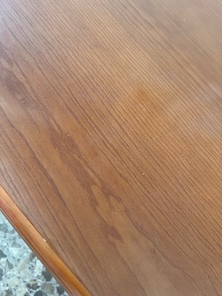 Mesa de comedor de madera