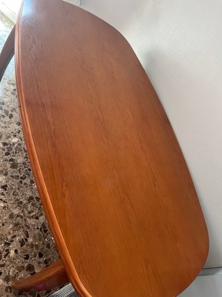 Mesa de comedor de madera