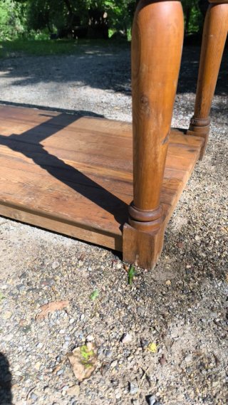 Mesa de trabajo de madera.