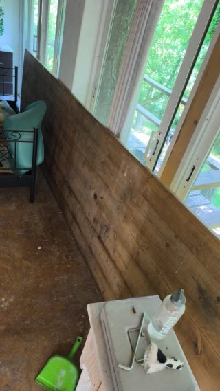 Mesa de trabajo de madera.