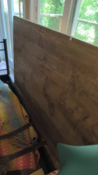 Mesa de trabajo de madera.