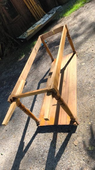 Mesa de trabajo de madera.