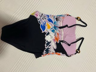 Bañador negro con estampado floral multicolor