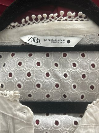 Camisa Zara bordada blanca
