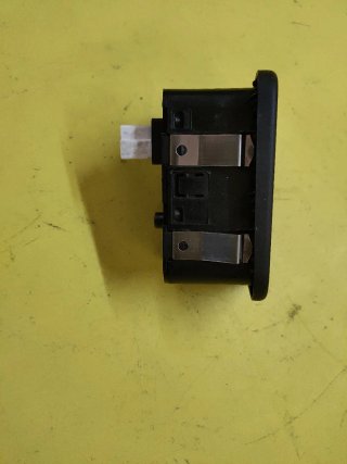 BOTONERA ELEVALUNAS DERECHA ALFA GT