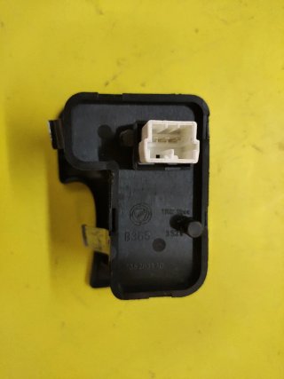 BOTONERA ELEVALUNAS DERECHA ALFA GT