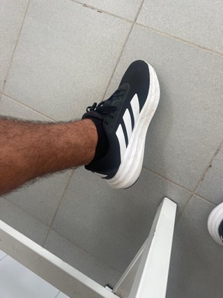 Zapatillas Adidas Negras y Blancas