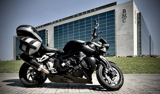 BMW K 1200 R Negra