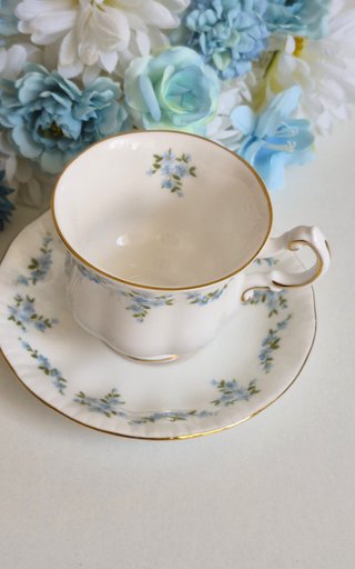 Taza y platillo de porcelana inglesa