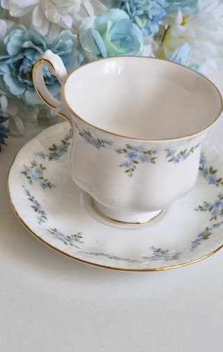 Taza y platillo de porcelana inglesa