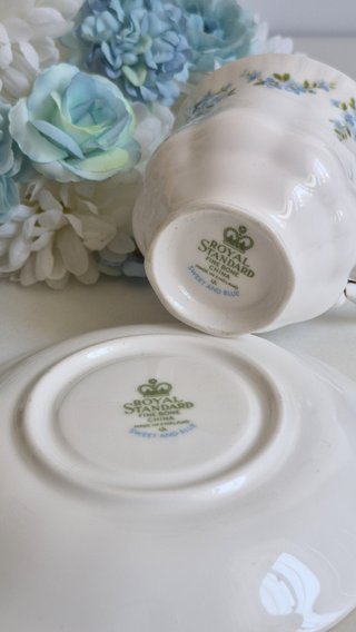 Taza y platillo de porcelana inglesa