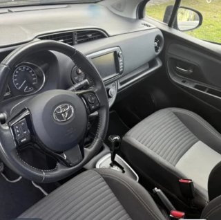 Toyota Yaris Feel Hibryd Autom. No enchufable.