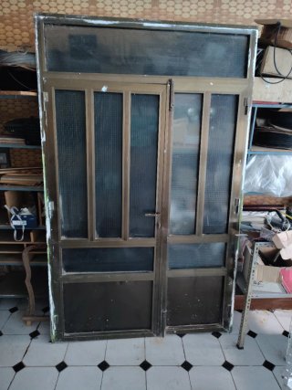 Puerta doble de aluminio con cristal