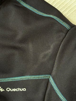 Chaqueta Negra Quechua con Capucha
