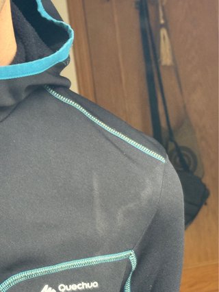 Chaqueta Negra Quechua con Capucha