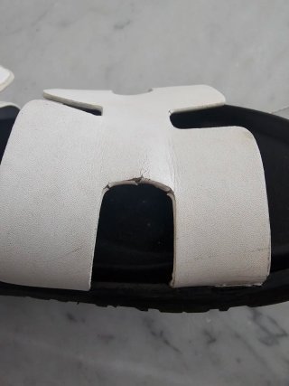 Chanclas Hermès Blancas y Negras