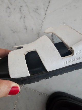 Chanclas Hermès Blancas y Negras