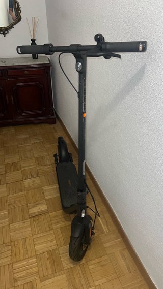 Patinete eléctrico negro