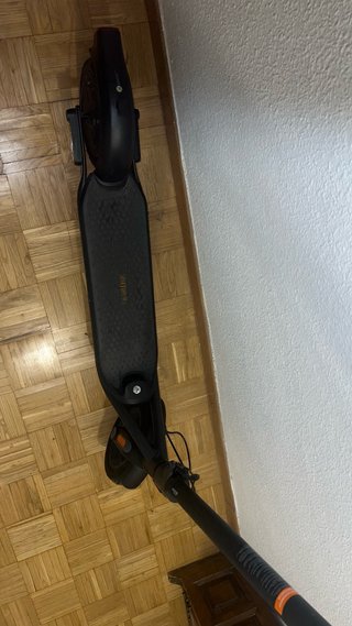 Patinete eléctrico negro