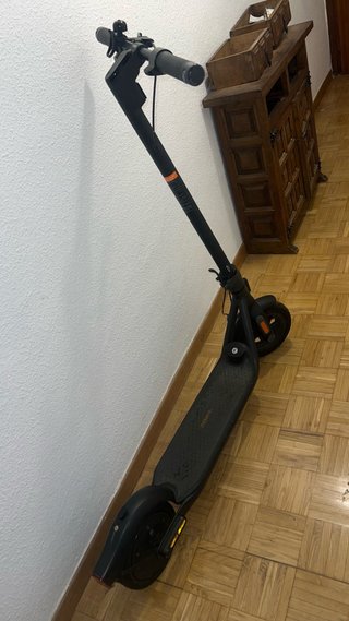 Patinete eléctrico negro