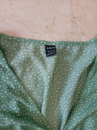 Blusa SHEIN verde estampado floral