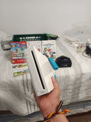 Nintendo Wii + Accesorios Varios