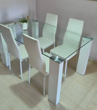 Mesa de cristal moderna con 4 sillas