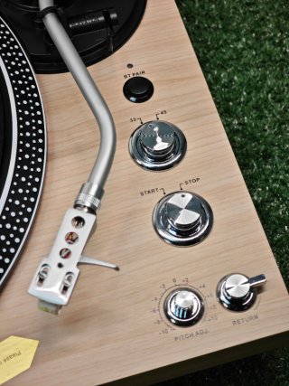 Tocadiscos LP-58W 33/45 RPM Preamp