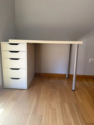 Escritorio y silla de oficina