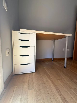 Escritorio y silla de oficina