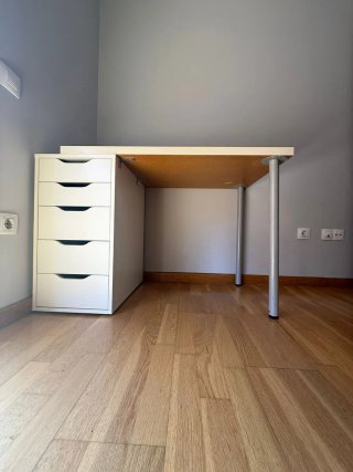 Escritorio y silla de oficina