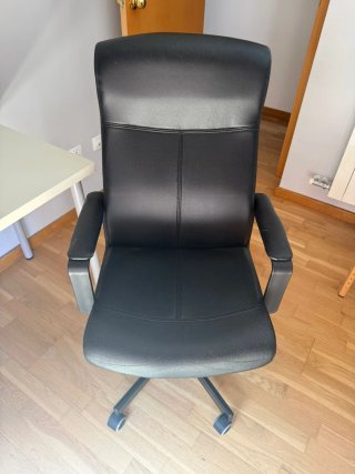 Escritorio y silla de oficina