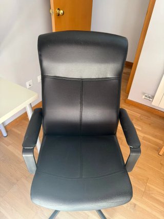 Escritorio y silla de oficina