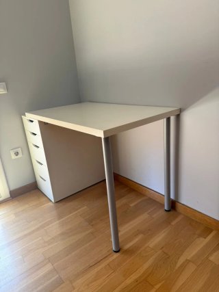 Escritorio y silla de oficina