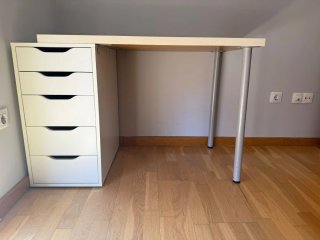 Escritorio y silla de oficina