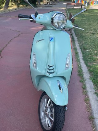 Vespa Primavera 125 Scooter Automática