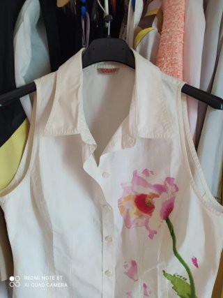 Blusa Guess sin mangas floral