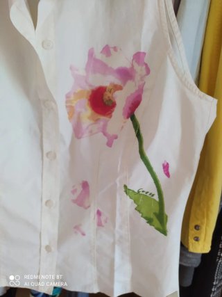 Blusa Guess sin mangas floral