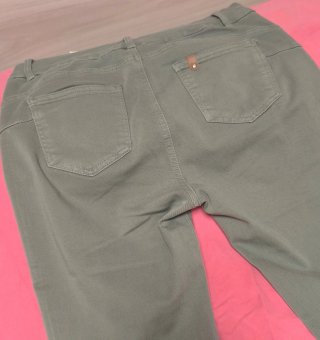 Pantalón vaquero elástico verde oliva