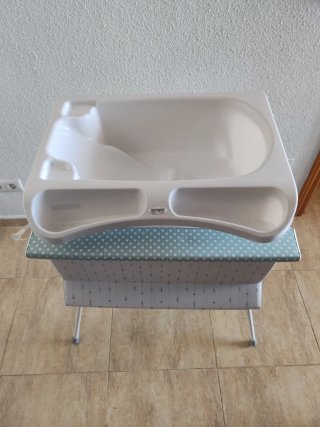 Bañera, cambiador y cojín lactancia