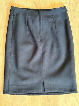 Elegante falda por la rodilla negra