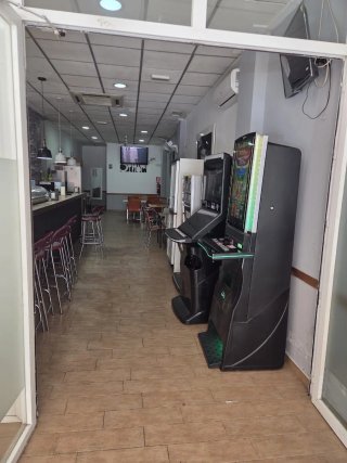 Se traspasa cafetería, bar & kebab