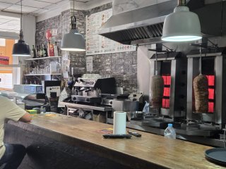 Se traspasa cafetería, bar & kebab