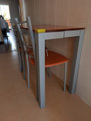 Mesa cristal de cocina extensible y 2 sillas