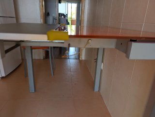 Mesa cristal de cocina extensible y 2 sillas