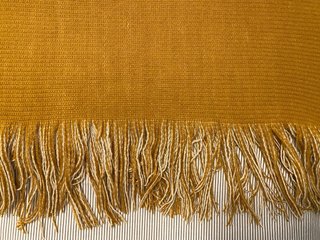 Capa bicolor. El Corte Inglés. Color mostaza beige
