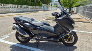 Yamaha TMAX Maxi Scooter Negra/Gris